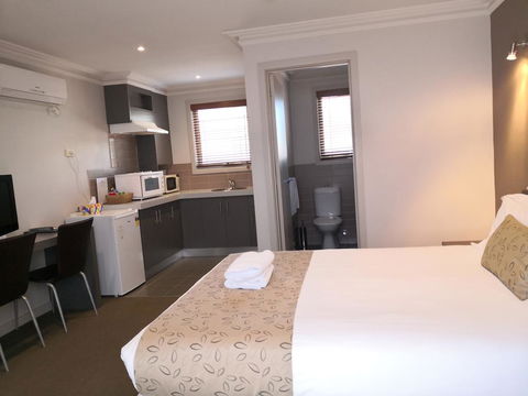 Seymours On Lydiard - Sunshine Coast Guide 1