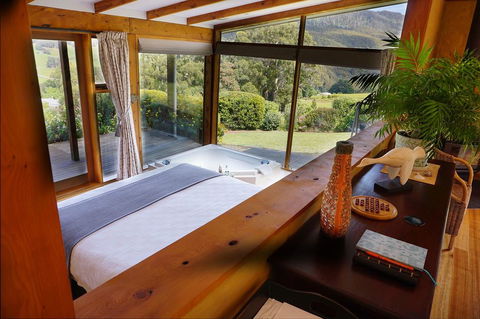 Shanleys Huon Valley - Sunshine Coast Guide 0