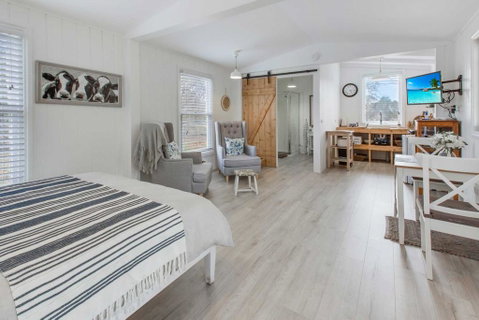 Shearers Cottage - Pet Friendly Holiday Accommodation - Sunshine Coast Guide 3