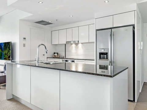 Sierra Grand Broadbeach Private 2 Bedroom - Sunshine Coast Guide 1