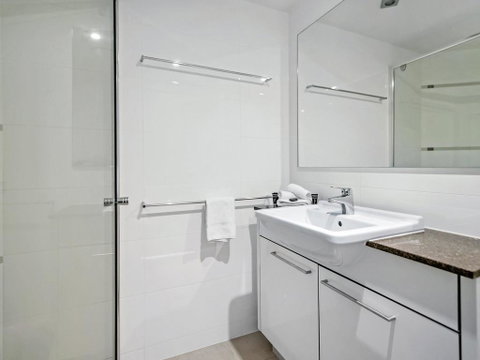 Sierra Grand Broadbeach Private 2 Bedroom - Sunshine Coast Guide 3