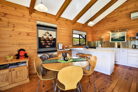 Siver Cabin - Sunshine Coast Guide 2