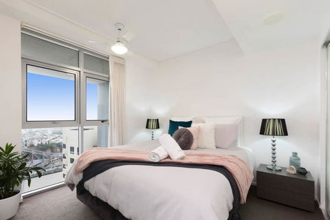 SK1 - Spotless 2BR SkyHome Long Stays Welcome - Sunshine Coast Guide 2
