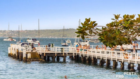 Skylark Executive Apartment Over Mosman - Sunshine Coast Guide 0