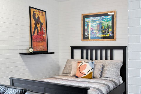 Soho Chic Apartment - Sunshine Coast Guide 0