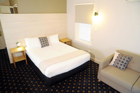 Sovereign Hill Hotel - Sunshine Coast Guide 1