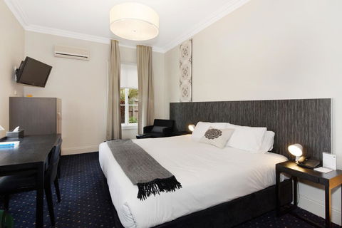 Sovereign Hill Hotel - Sunshine Coast Guide 0