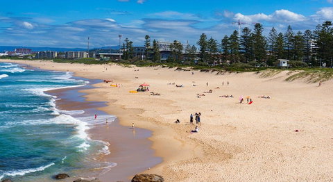 Spacious Townhouse In Wollongong - Sunshine Coast Guide 2