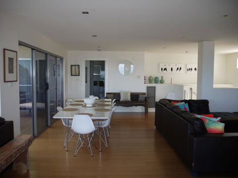 Spectacular Holiday Living - Sunshine Coast Guide 1