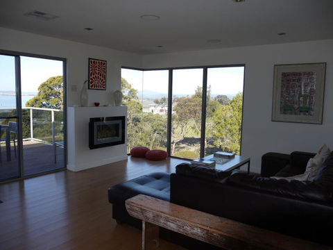 Spectacular Holiday Living - Sunshine Coast Guide 3