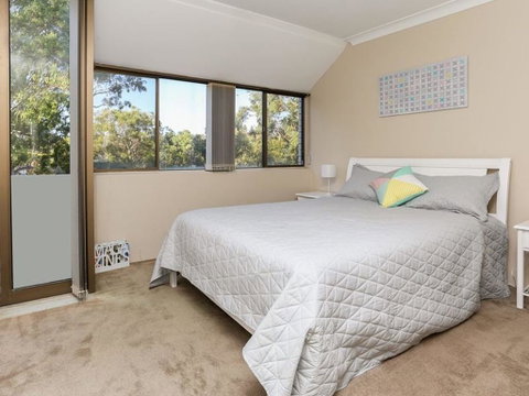 Spectacular Views & Walking Distance To The Beach! - Sunshine Coast Guide 3