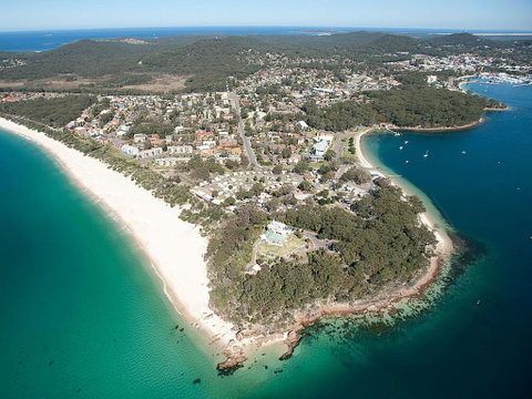 Spectacular Views & Walking Distance To The Beach! - Sunshine Coast Guide 0