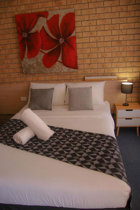 Squatters Homestead Motel - Sunshine Coast Guide 3