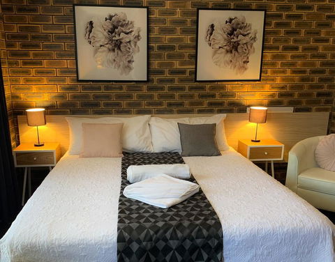 Squatters Homestead Motel - Sunshine Coast Guide 0