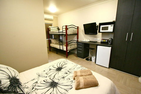 Station Hotel Motel Kurri - Sunshine Coast Guide 3