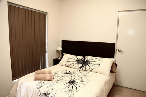 Station Hotel Motel Kurri - Sunshine Coast Guide 1