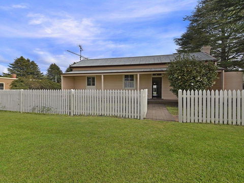 Station Masters Cottage - Classic Quaint & Nostalgia - Sunshine Coast Guide 0