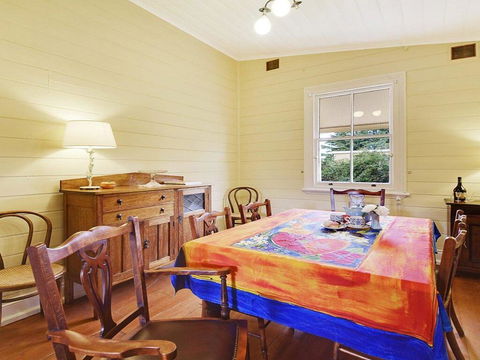 Station Masters Cottage - Classic Quaint & Nostalgia - Sunshine Coast Guide 3