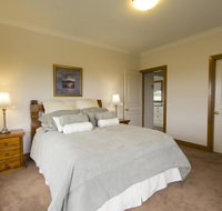 Stay Bathurst - Sunshine Coast Guide