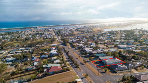 Stillwaters - Panoramic View Of Lakes Entrance - Sunshine Coast Guide 0