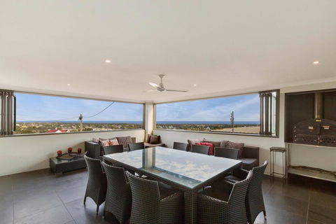 Stillwaters - Panoramic View Of Lakes Entrance - Sunshine Coast Guide 2