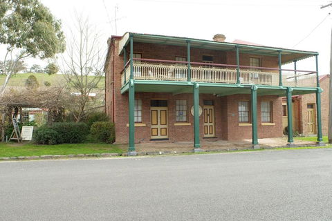 Stoke House - Sunshine Coast Guide 2
