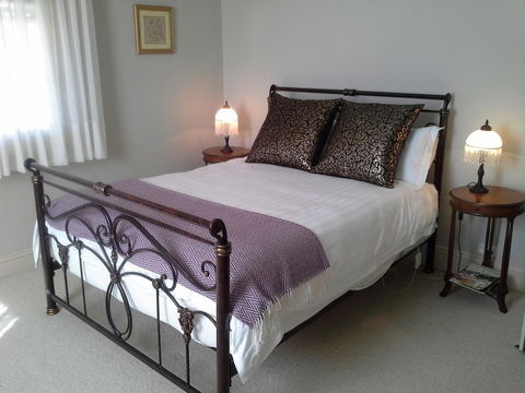 Stoke House - Sunshine Coast Guide 1