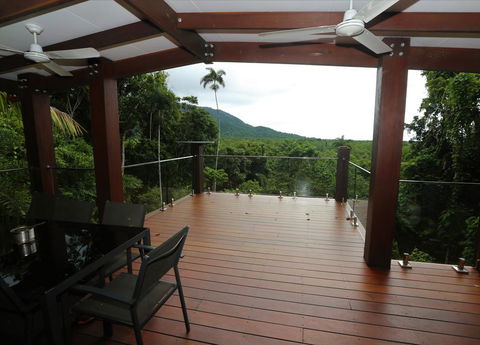 Stonewood Views - Sunshine Coast Guide 0