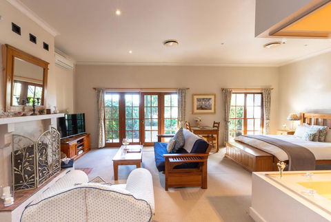 Strathearn Park Lodge - Sunshine Coast Guide 0