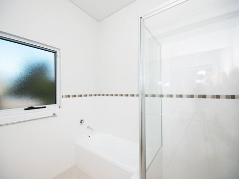 Stunning Holiday Townhouse - Sunshine Coast Guide 1