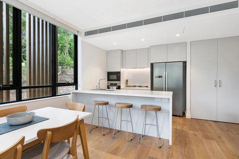 Stylish Lux Home With Hotel Grade Cleanliness - Sunshine Coast Guide 3