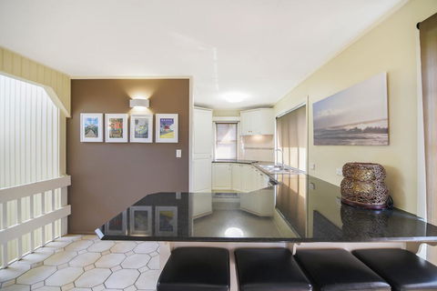 Summer Place - 24 Shearwater Street - Sunshine Coast Guide 2