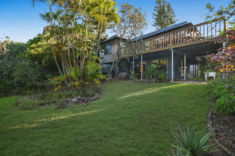 Summer Place - 24 Shearwater Street - Sunshine Coast Guide 0