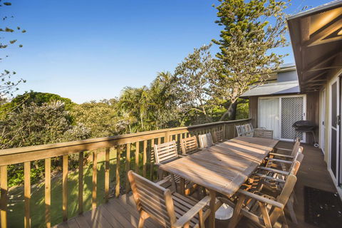 Summer Place - 24 Shearwater Street - Sunshine Coast Guide 1