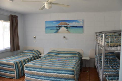 Sunburst Motel - Sunshine Coast Guide 1