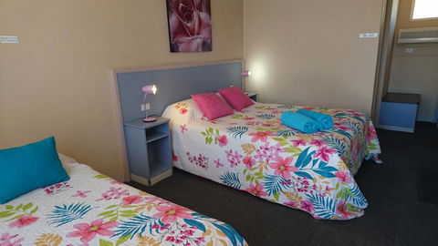 Sunflower Motel - Sunshine Coast Guide 0