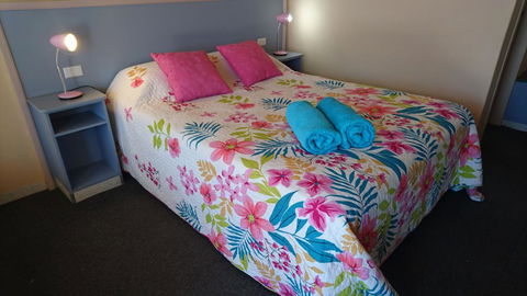 Sunflower Motel - Sunshine Coast Guide 1