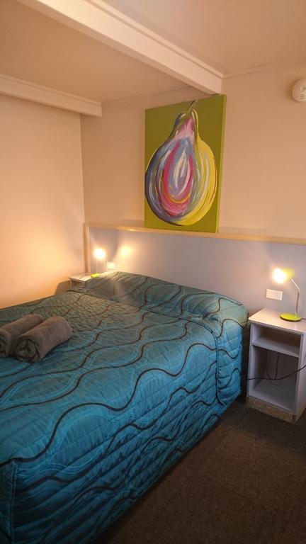 Sunflower Motel - Sunshine Coast Guide 3