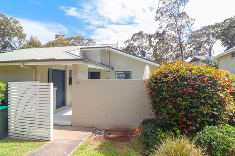 Sunflower Villa In Raffertys Resort - Sunshine Coast Guide 1