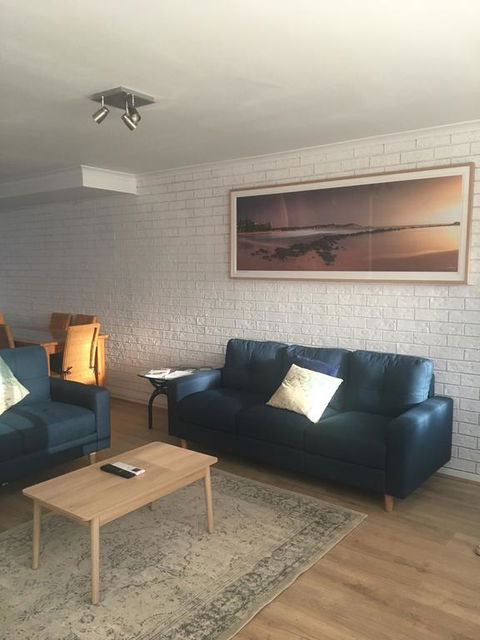 Sunlit Townhouse - Sunshine Coast Guide 0