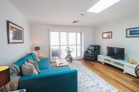 Sunflower Villa In Raffertys Resort - Sunshine Coast Guide 2