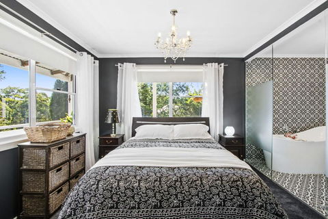 SUNNYDELL - Sunshine Coast Guide 3