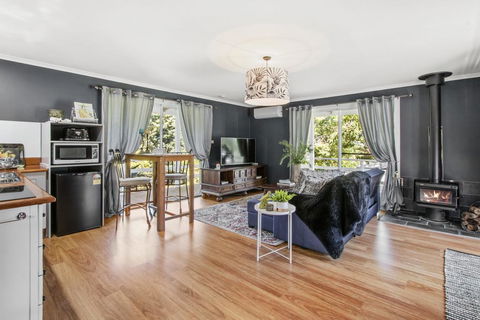 SUNNYDELL - Sunshine Coast Guide 2