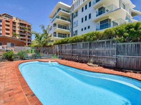 Surf Side Palms 12 - Sunshine Coast Guide 2