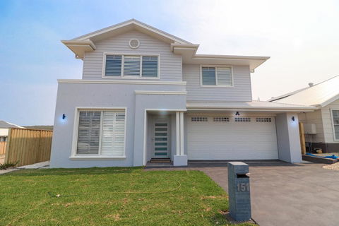 Surfers Paradise At Catherine Hill Bay - Sunshine Coast Guide 1