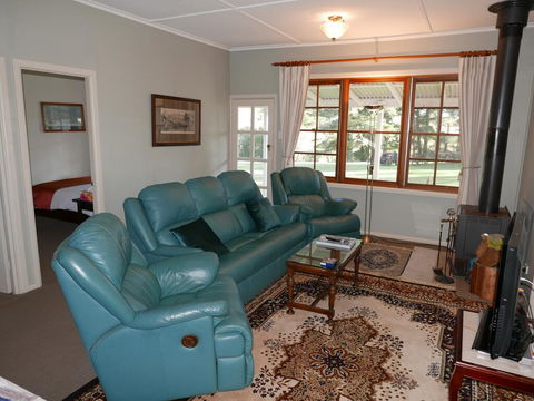 Sutton Forest Cottage - Sunshine Coast Guide 2
