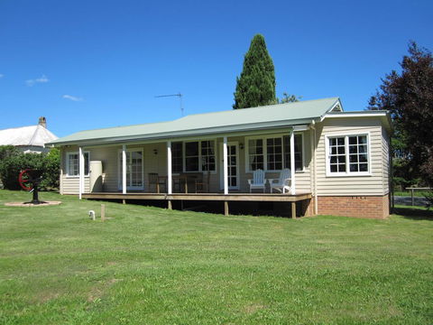 Sutton Forest Cottage - Sunshine Coast Guide 3