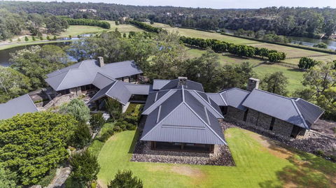 Sweven - Sunshine Coast Guide 1