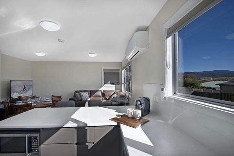 T-Bar On Twynam - Sunshine Coast Guide 0