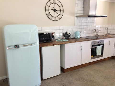 TAKURA HEIGHTS Modern Country Apartment With Pool Access - Sunshine Coast Guide 3